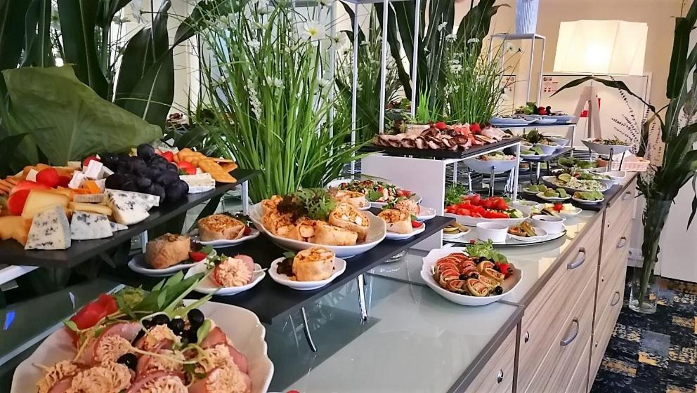 Green Garden Hotel Рашин Екстериор снимка