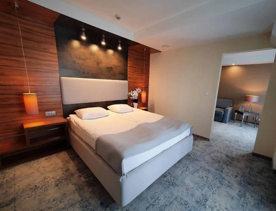 Green Garden Hotel Рашин Екстериор снимка