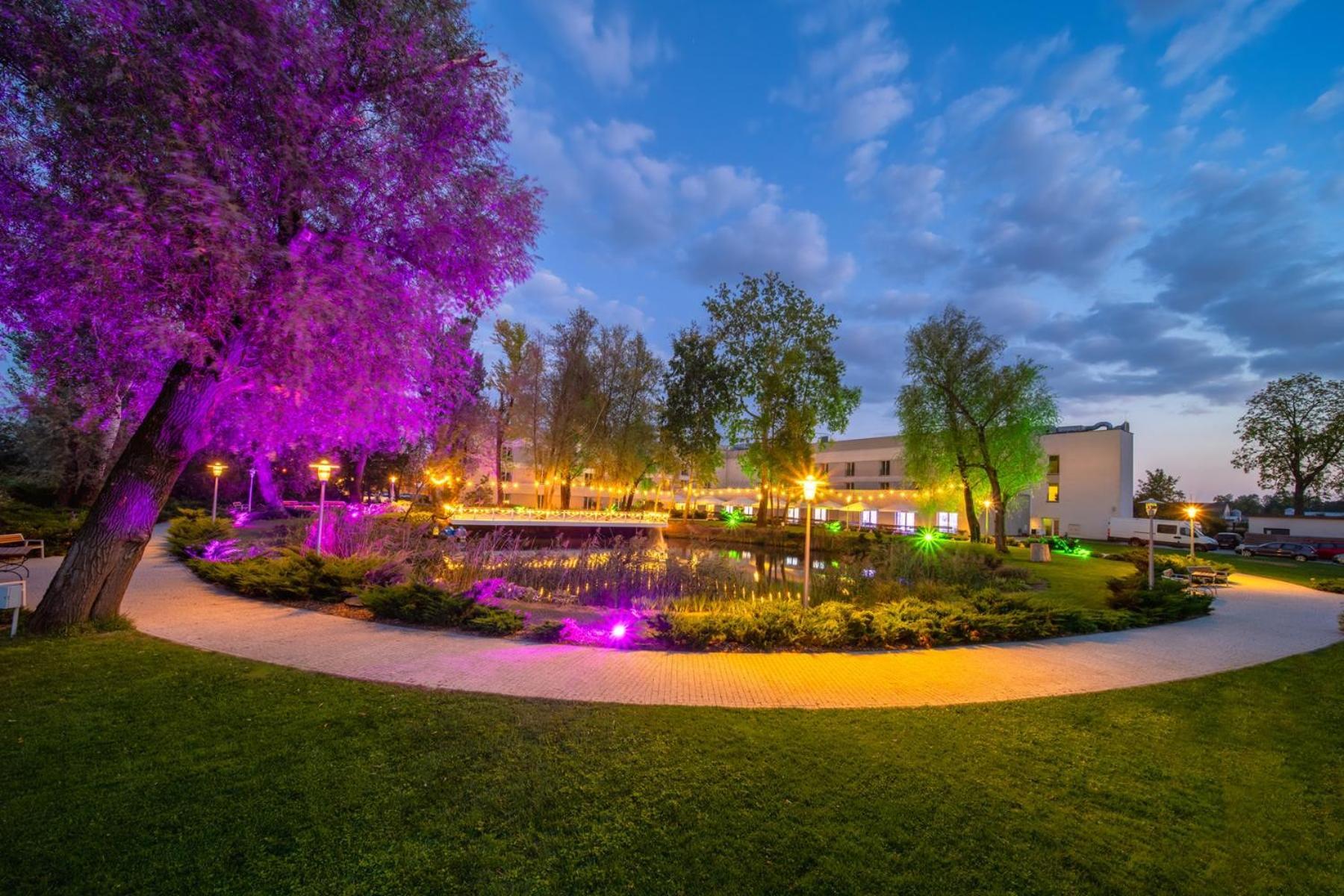 Green Garden Hotel Рашин Екстериор снимка