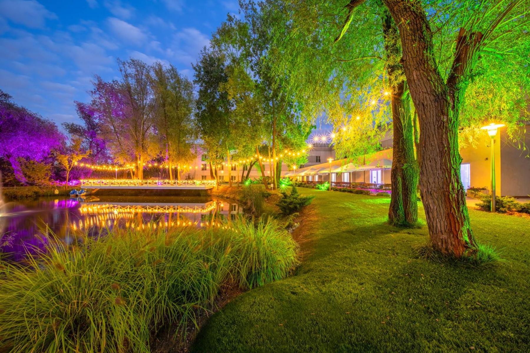 Green Garden Hotel Рашин Екстериор снимка